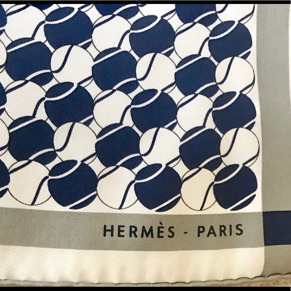 Hermes Silk Scarf 26” x 26” 100% Silk - Picture 6 of 6